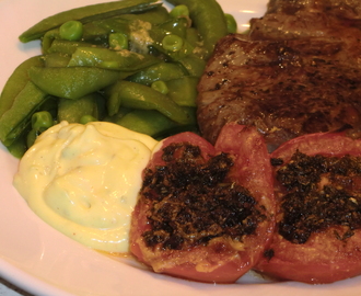 Ugnsstekta tomater med örter och parmesan - gott tillbehör till kött