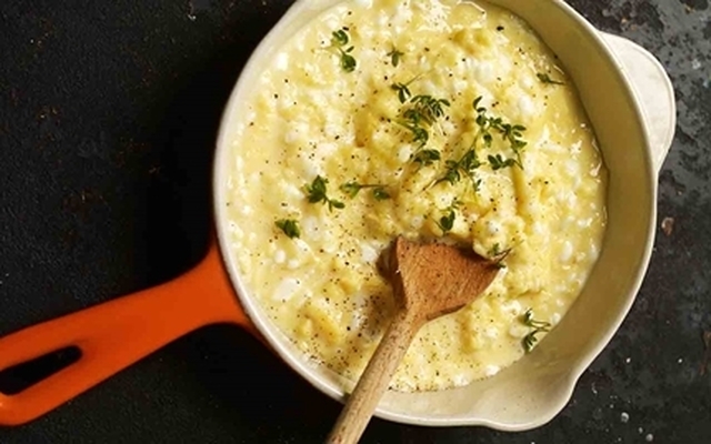Scrambled eggs med cottage cheese