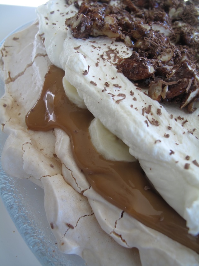 Banoffee Meringues Cake