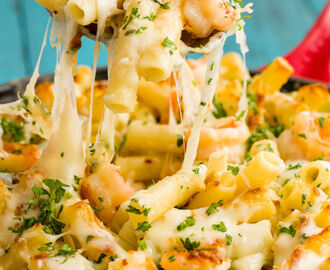 Garlicky Shrimp Alfredo Bake