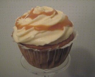 Caramel apple cupcake med caramel cream cheese frosting