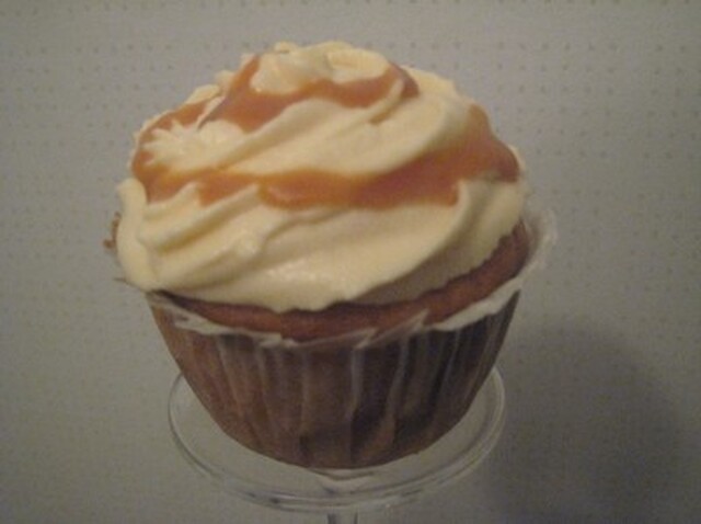 Caramel apple cupcake med caramel cream cheese frosting