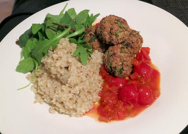 Auberginebollar med tomatsås