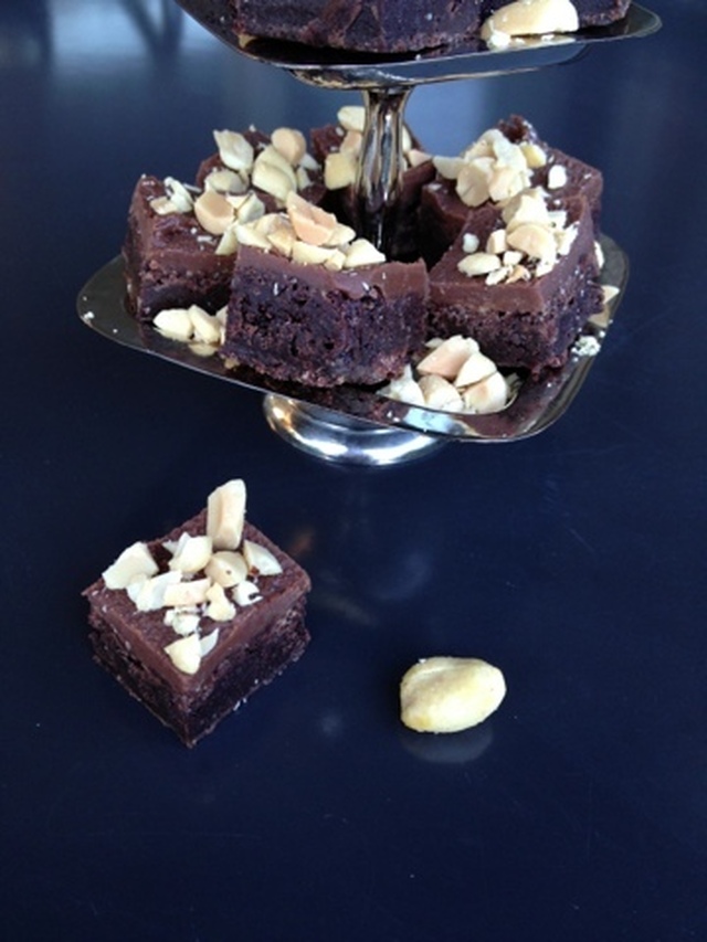 Bisarra cravings: brownies med mjölkchoklad- och jordnötssmörtopping