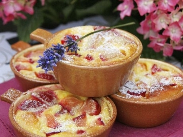 Plommonclafoutis