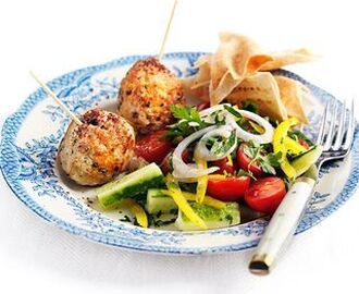 Kycklingbullar med fattoush