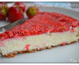 Nyttig proteincheesecake med jordgubb- och chiafrötopping