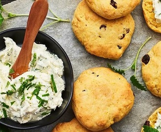 Scones med saffran, russin och citronfärskost