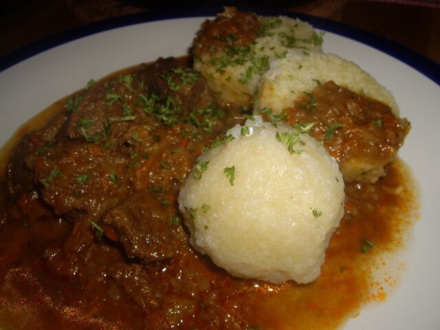 Rengulasch med knödel