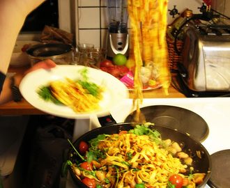 Veggopasta med röd pesto, bönor och grönsaker