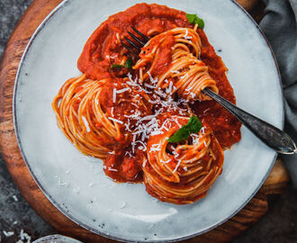 Pastasås med ugnsrostade grönsaker