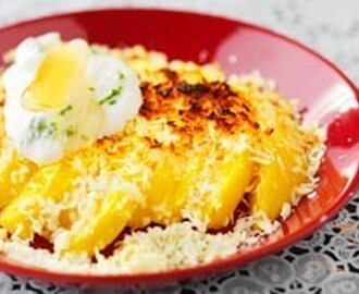 Vit choklad och kokosgratinerad mango med limeyoghurt