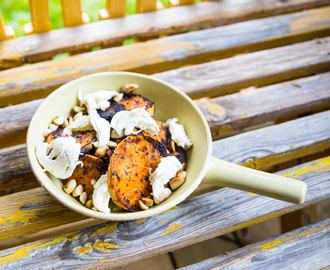 Grillad sötpotatis med rostad mandel och mozzarella