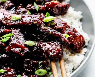 This recipe for easy Mongolian Beef makes it simple to make your favorite takeout dish at home. It&#x27;s a … | Mongolian beef, Beef recipes easy, Mongolian beef recipes