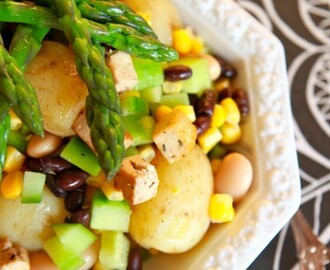 Sommarsallad med färskpotatis och sparris