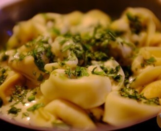 Tortellini med ostsås