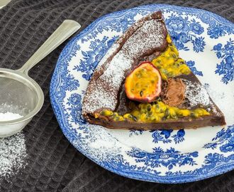 Clafoutis med choklad, nougat & passionsfrukt