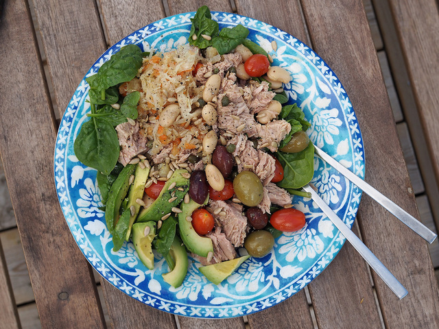 Lunchtips: Matig mejerifri sallad med tonfisk och avokado
