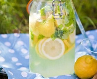 Lemonad med citronmeliss