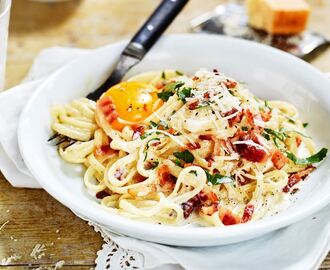 Pasta carbonara med syrad grädde