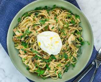 Pasta med burrata och kronärtskocka