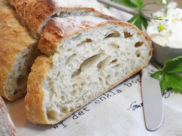Ciabatta limpa -enkelt hälla-ut bröd