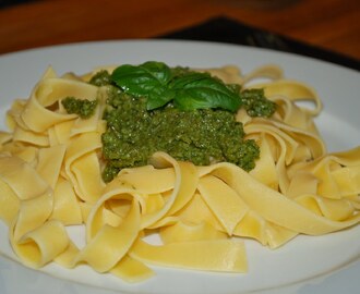 Pesto med solrosfrön och västerbottenost