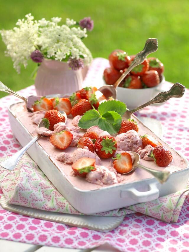 Semifreddo med jordgubbar