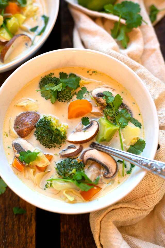 Thai-Kokos-Suppe mit Gemüse (nur 30 Minuten!)