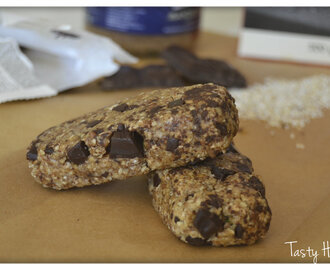 Chocolate chip cookie dough protein bar