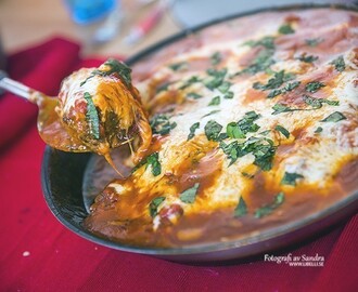 Italienska parmesanköttbullar i tomatsås