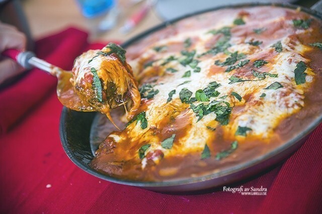 Italienska parmesanköttbullar i tomatsås