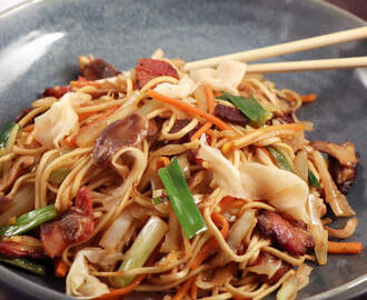 Yakisoba med sidfläsk och shiitake