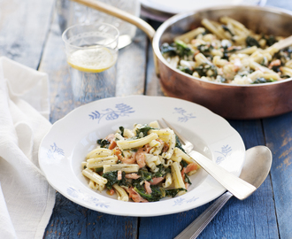 Pasta med spenat, mascarpone och rökt lax