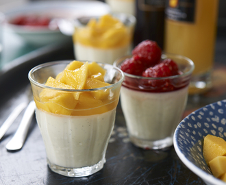 Pannacotta med hallon i söt balsamico