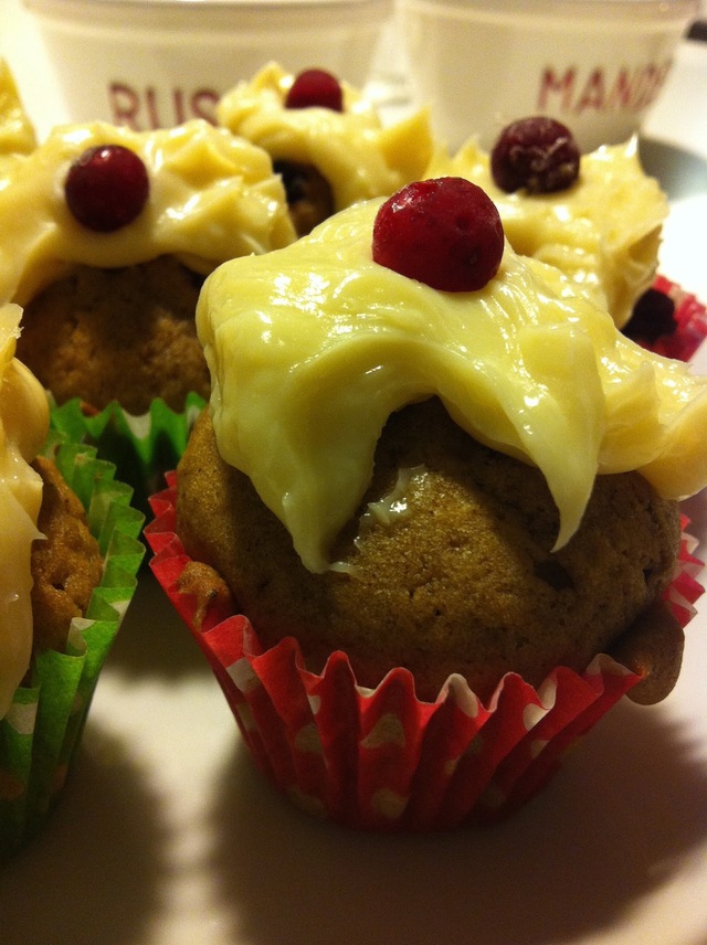 Pepparkaksmuffins med tranbär och frosting