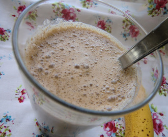 Proteinsmoothie med banan, vanilj och choklad