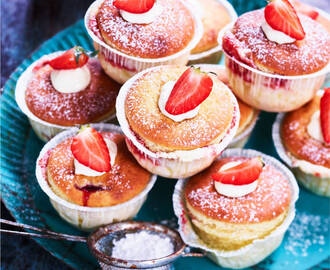 Strawberry cheesecake muffins