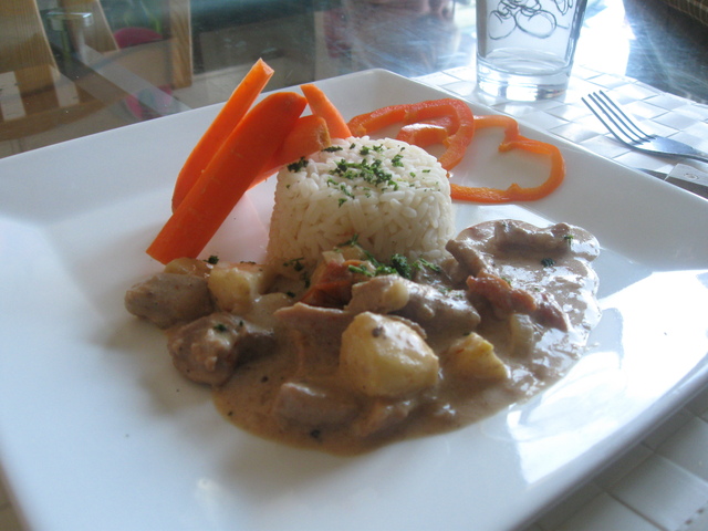 Köttgryta med äpple och soltorkade tomater