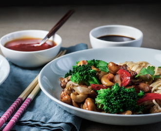 Wokad kyckling med cashewnötter