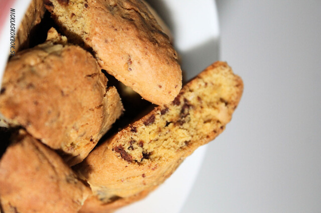 Saffransbiscotti med choklad och nötter (mjölkfri)