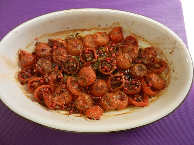 Ba­ka­de to­ma­ter med dill­frön och rosépep­par