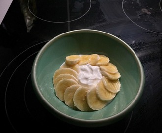 (Spanien) Grekisk yoghurt med banan