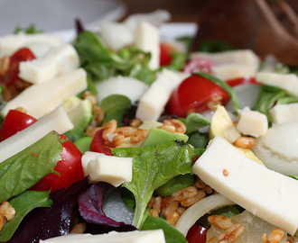 Sallad med kamutvete och taleggio