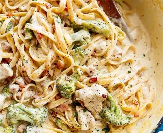 Skinny One Pot Chicken Bacon Fettuccine Alfredo