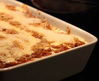 Lasagne med långkokt bolognese och ostsås