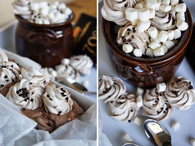 Choklad Marschmallow PekanGlass toppad med Chokladmaränger