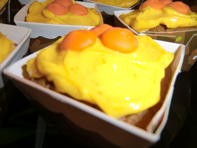 Pepparkaksmuffins med apelsin- och saffransglasyr - glutenfria