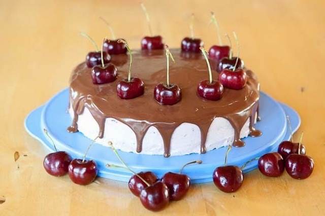Very cherry chocolate cake (LCHF)