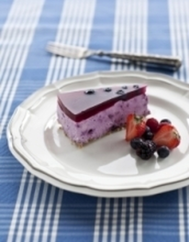 Hallon- och blåbärscheesecake